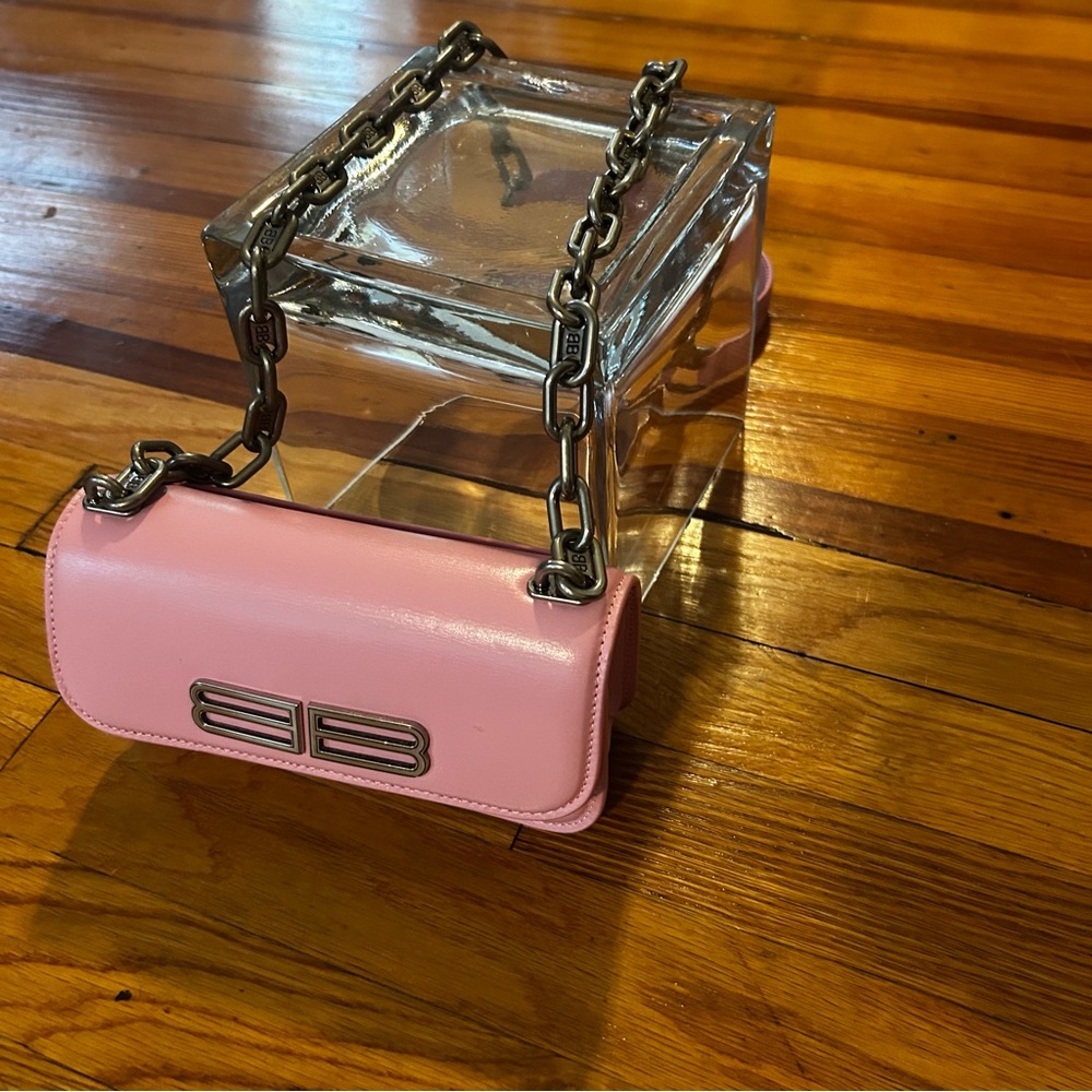 Gorgeous Pink mini Balenciaga Shoulder Bag. - Picture 2 of 14